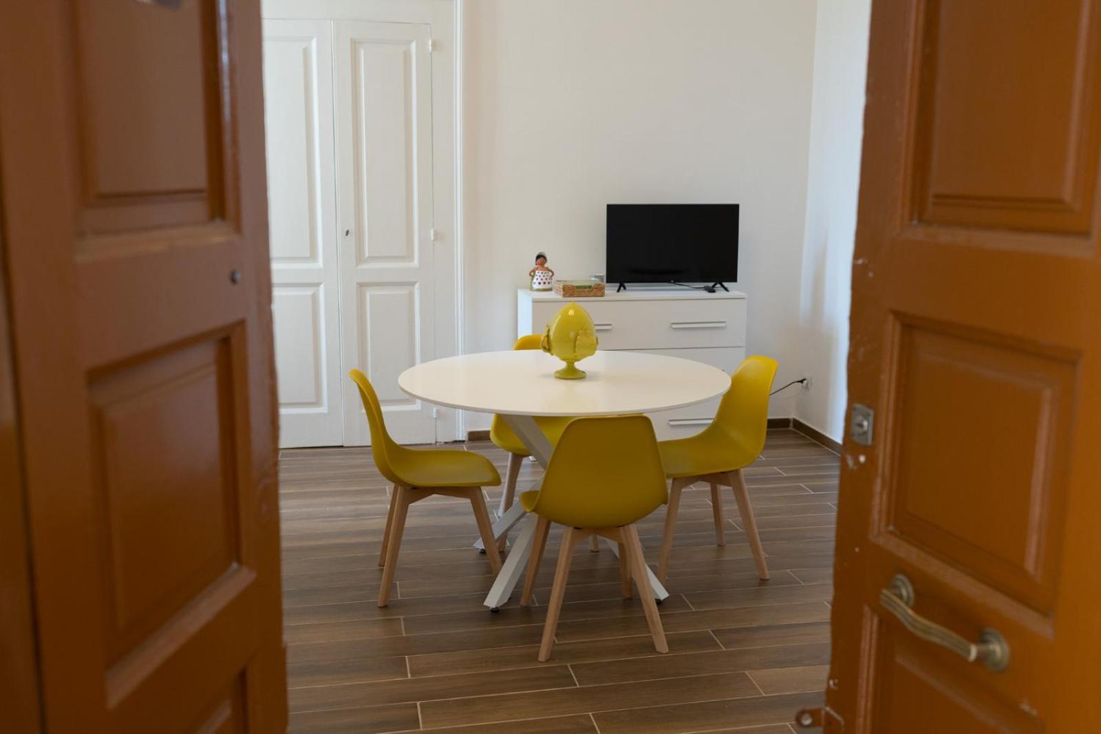 Palazzo Manzoni Apartments Bari Cameră foto